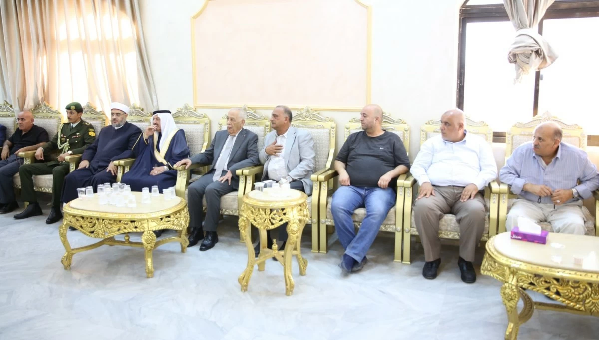 765044 - عروبة الاخباري | Oroba News Group of men in formal attire and military uniform seated on ornate gold chairs in a bright, ceremonial-looking room, with glass cups on a gilded table nearby.